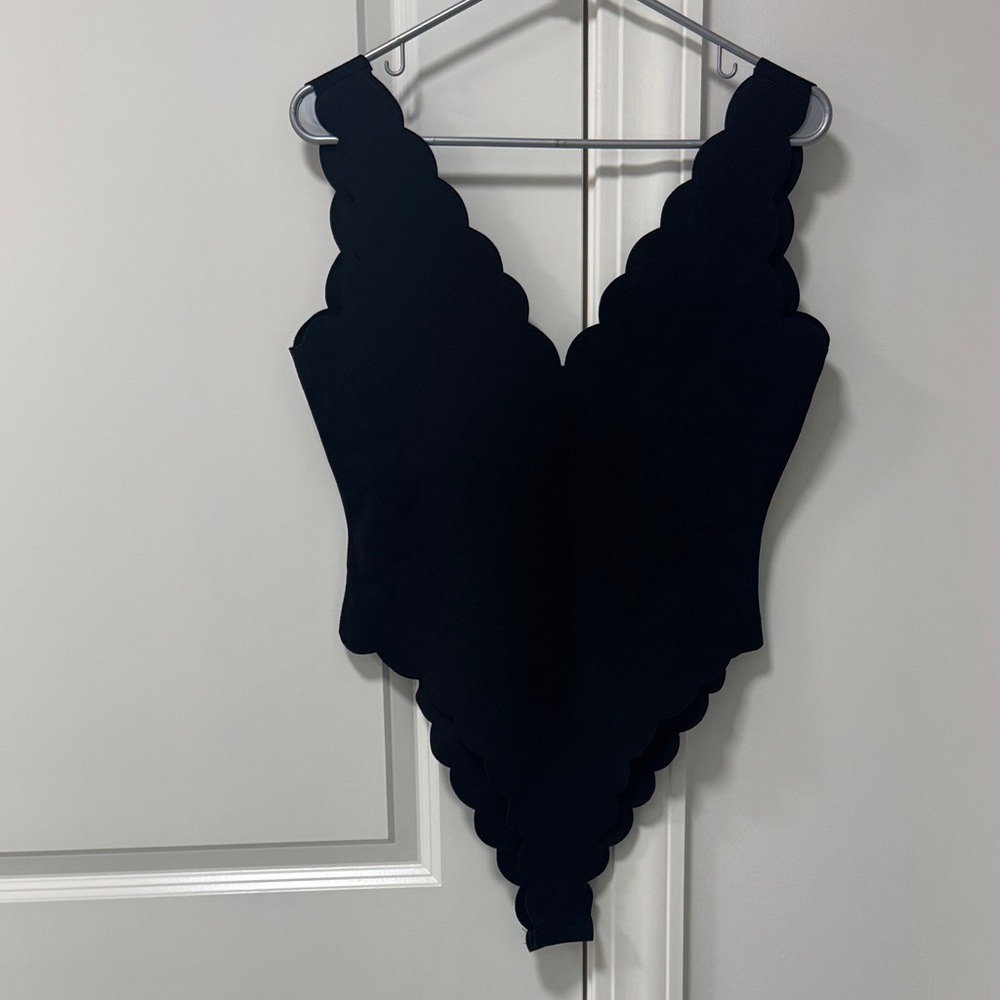 SHEIN Black Scalloped Bodysuit